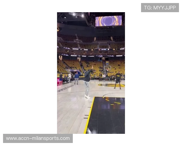 以现场最接近视角观赛库里精彩表现亲临感受全方位震撼瞬间 以现场最接近视角观赛库里精彩表现亲临感受全方位震撼瞬间