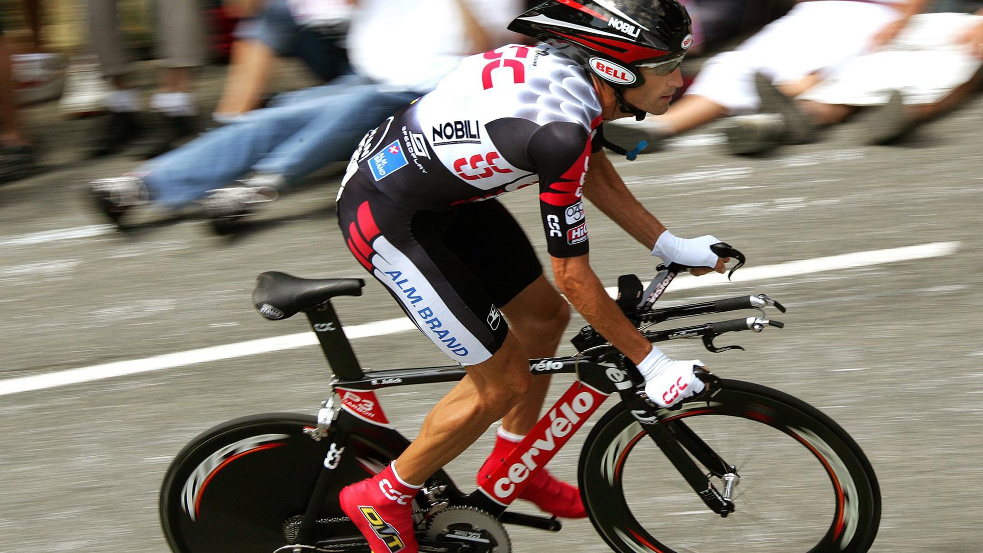 PSG战术反复调整难以找到突破口